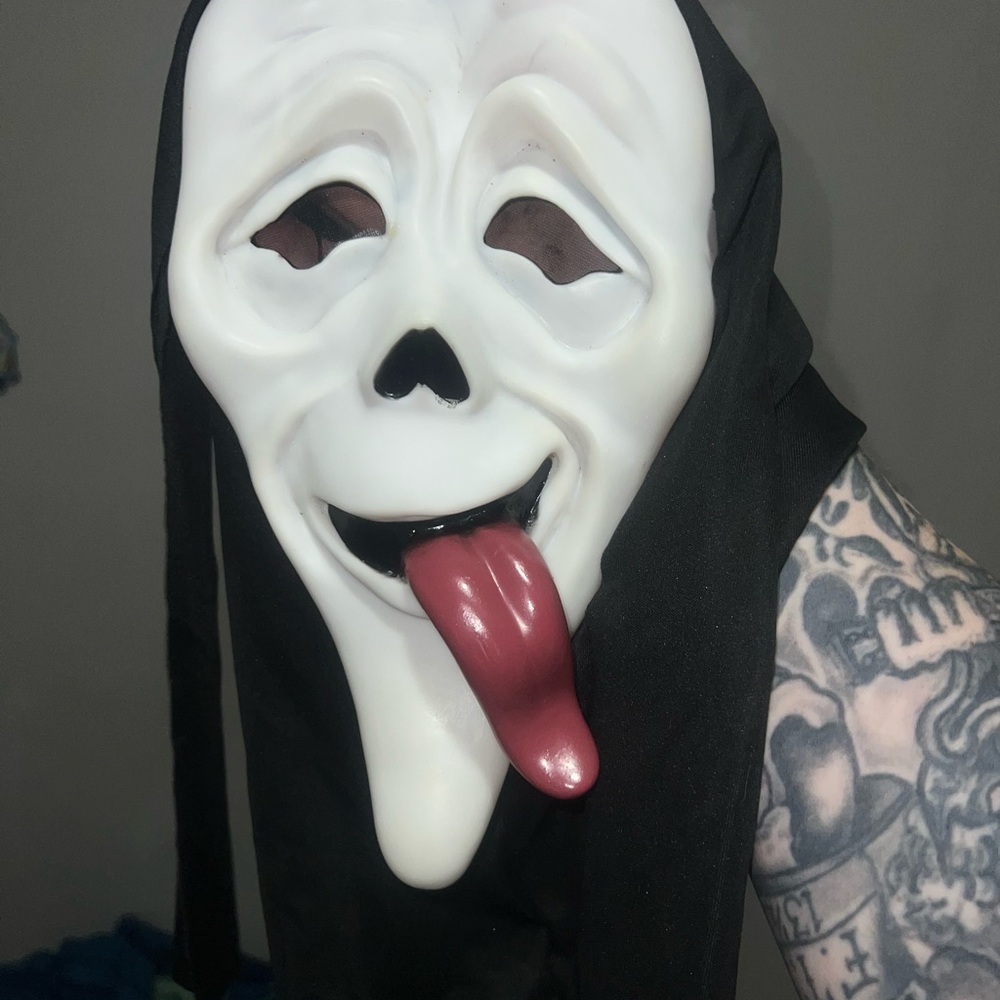 Scary Movie 2 Chillin Killin Mask - Picture 3 of 5
